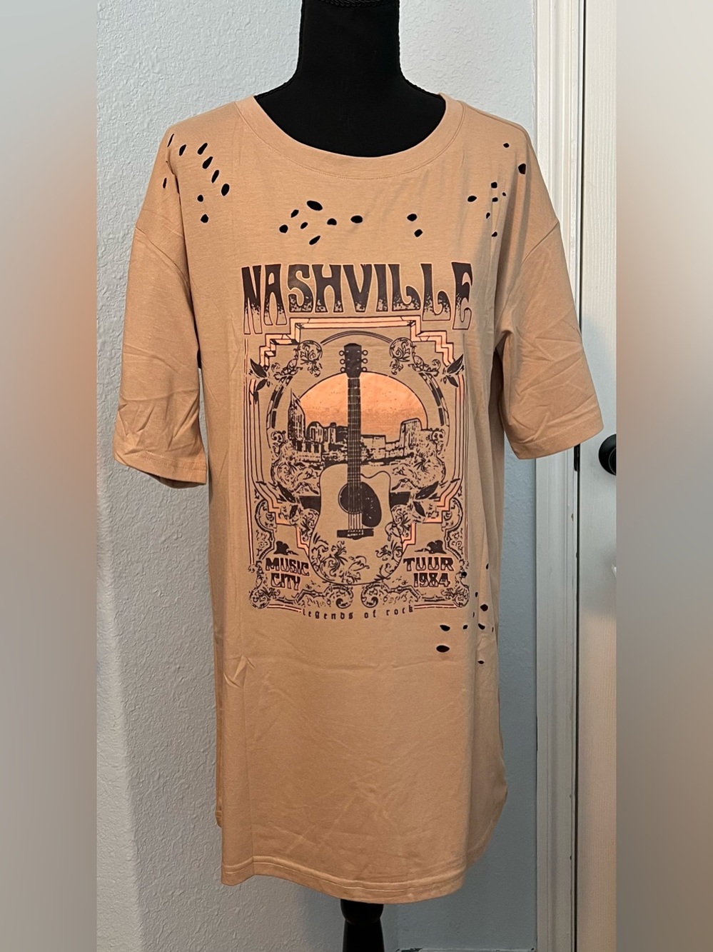 Nashville Music Distressed Women’s Graphic Tee Oversized Beige NWOT - Picture 2 of 4